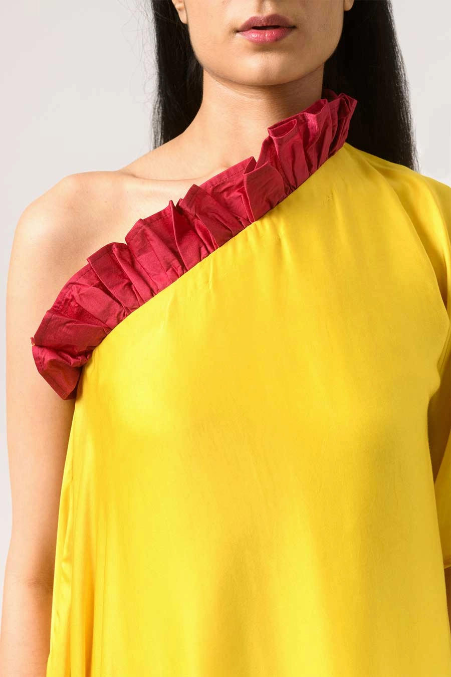 Yellow-Wine One-Shoulder Drape Dress